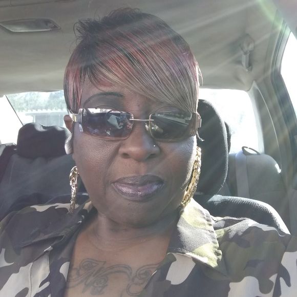 Meet your Posher, Carolyn - Picture 1 of 1